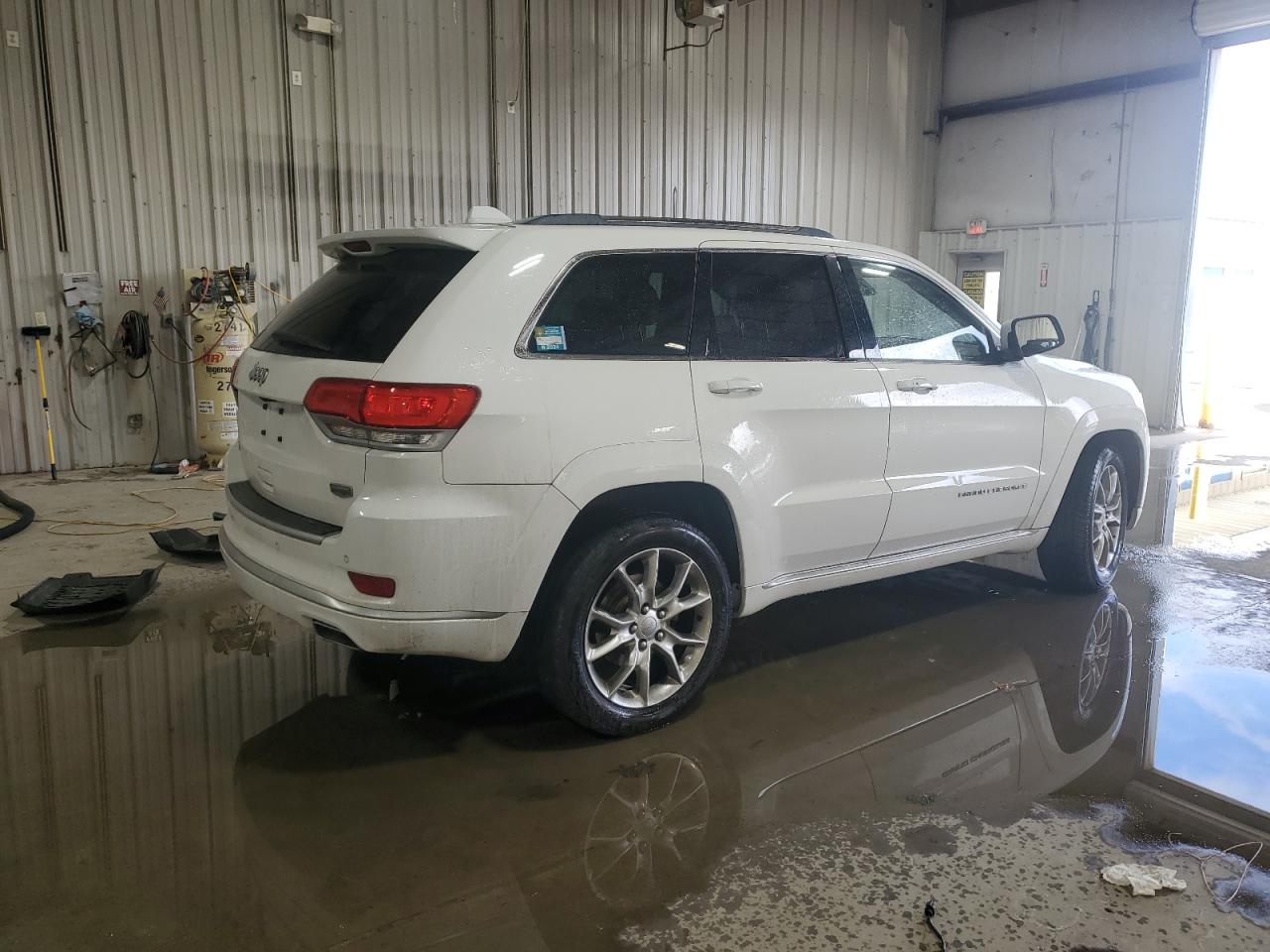 2016 Jeep Grand Cherokee - Image 3