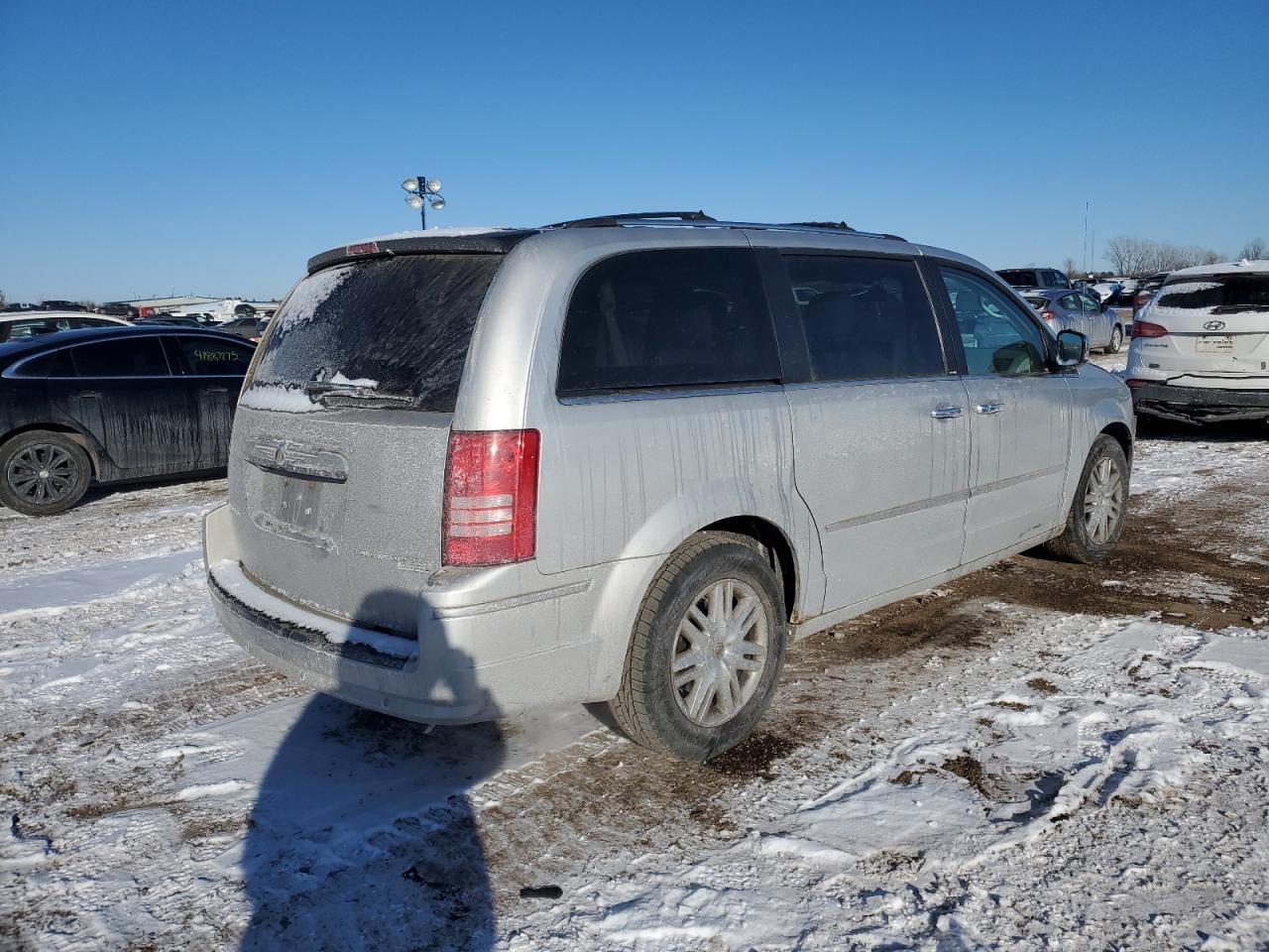2010 Chrysler Town & Country - Image 3