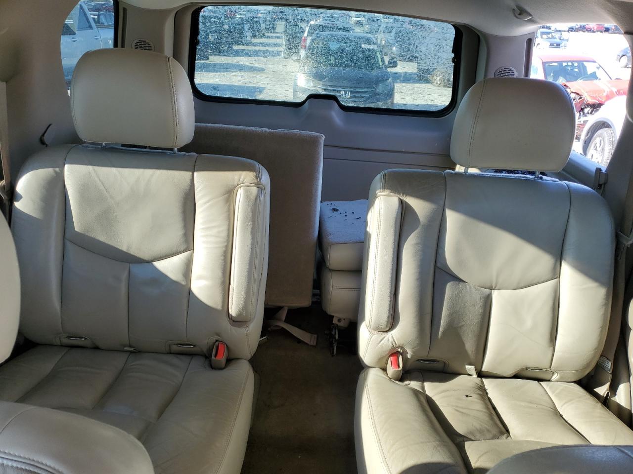 2004 Chevrolet Tahoe - Image 10