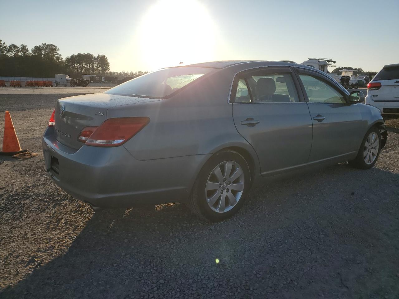 2006 Toyota Avalon - Image 3