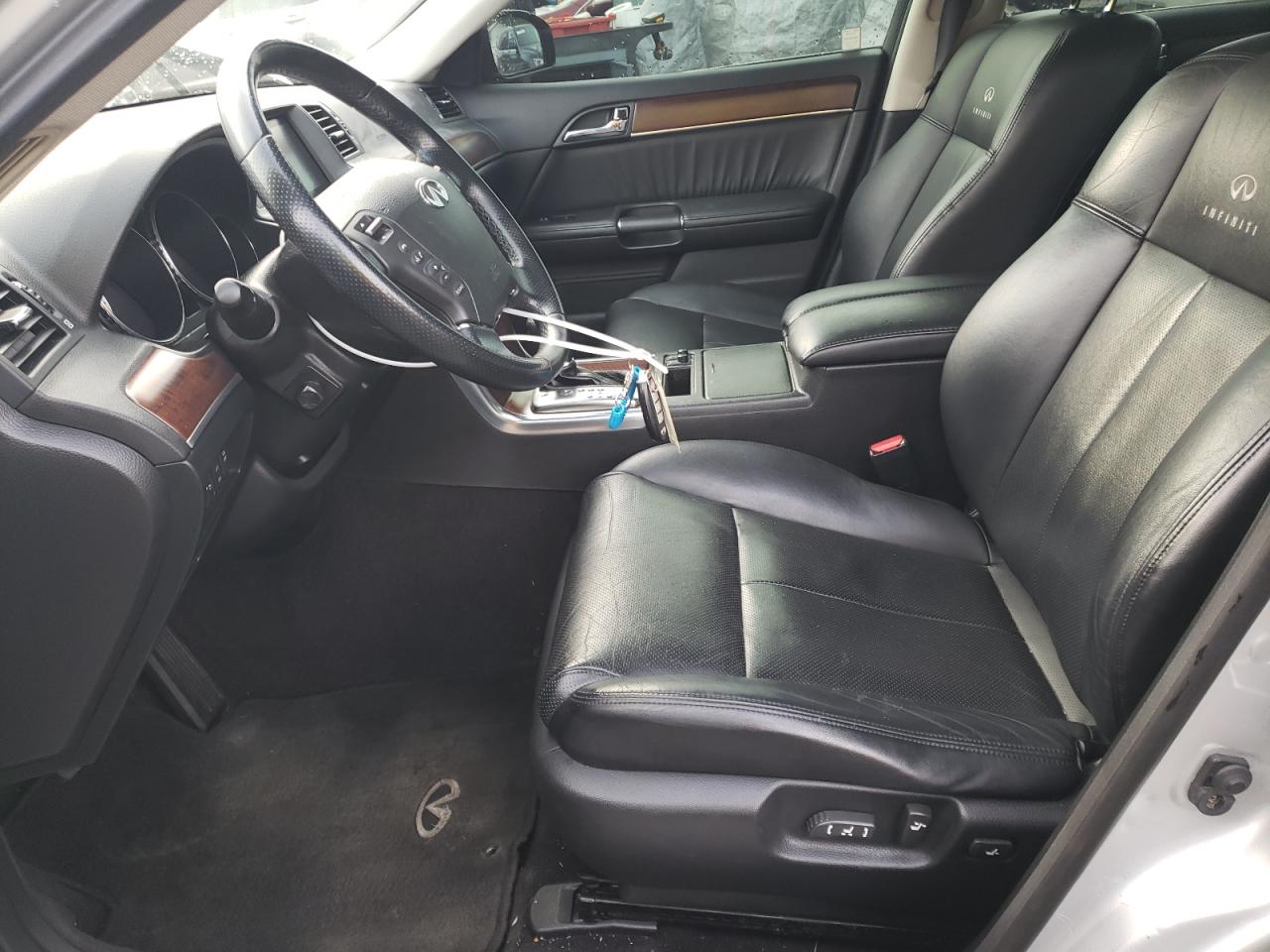 2010 Infiniti M - Image 7