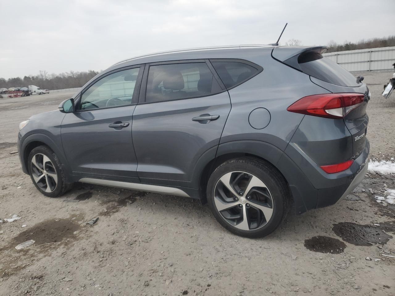 2017 Hyundai Tucson - Image 2