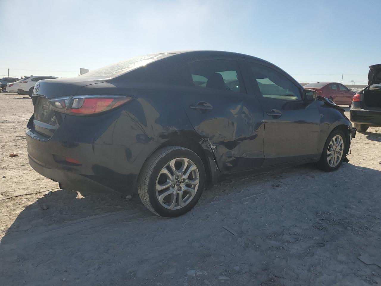 2018 Toyota Yaris - Image 3
