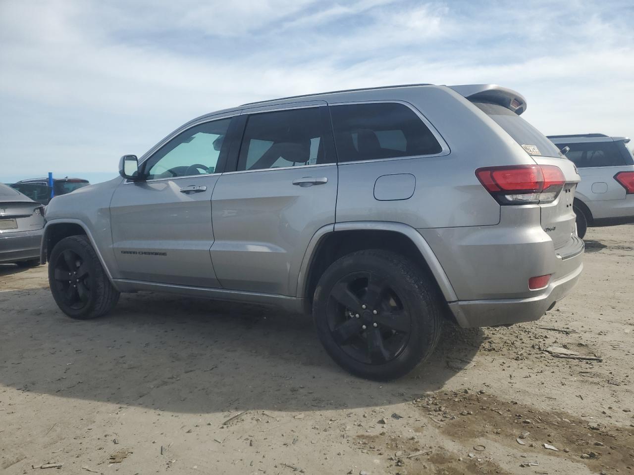 2015 Jeep Grand Cherokee - Image 2