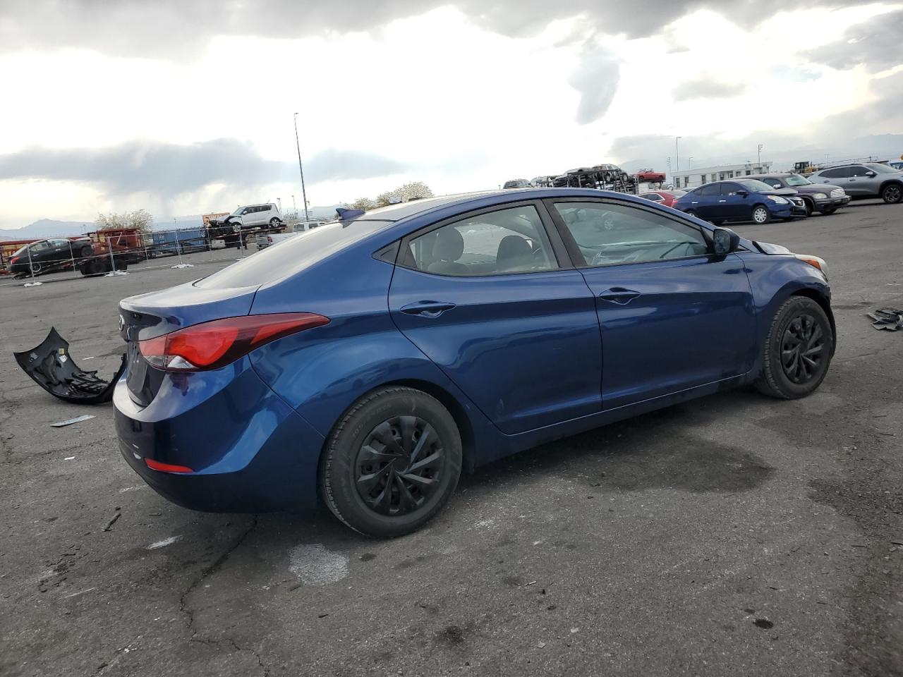 2016 Hyundai Elantra - Image 3