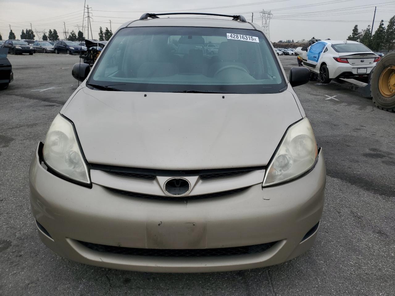 2010 Toyota Sienna - Image 5
