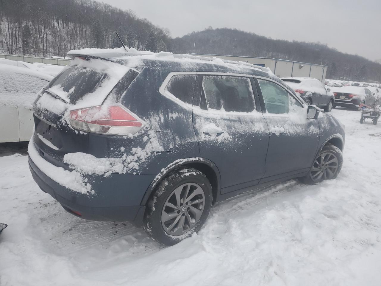 2016 Nissan Rogue - Image 3