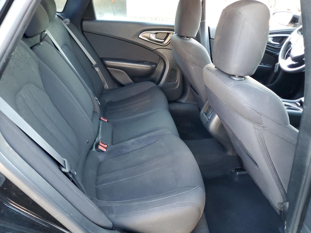 2015 Chrysler 200 - Image 11