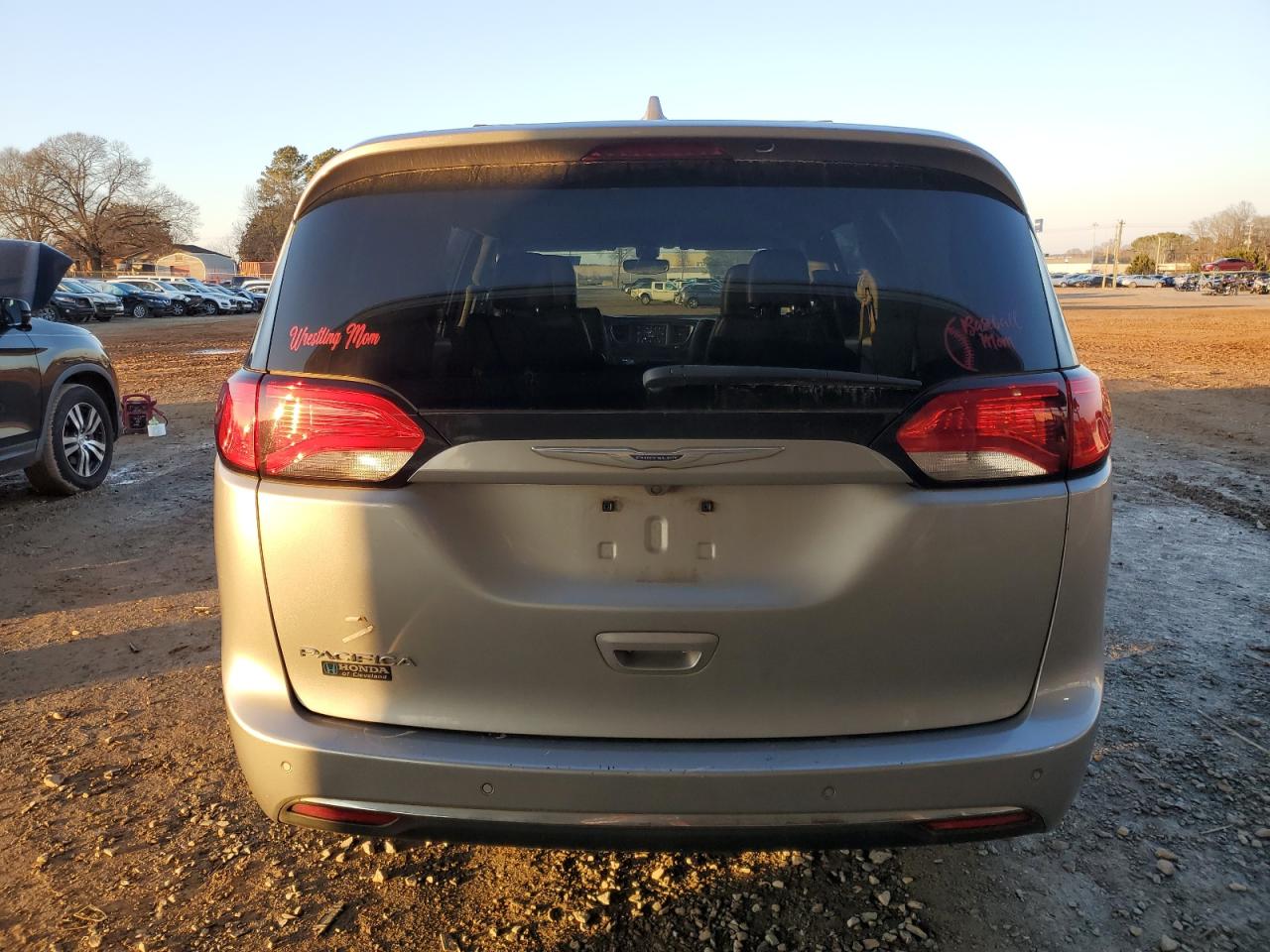 2019 Chrysler Pacifica Touring L VIN: 2C4RC1BG1KR561525 Lot: 42294175