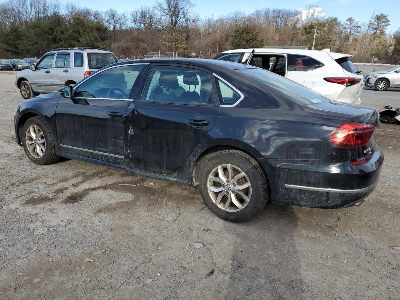 2017 Volkswagen Passat - Image 2