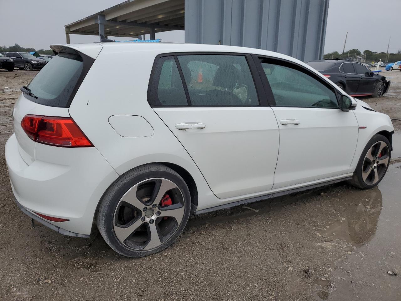 2017 Volkswagen GTI - Image 3