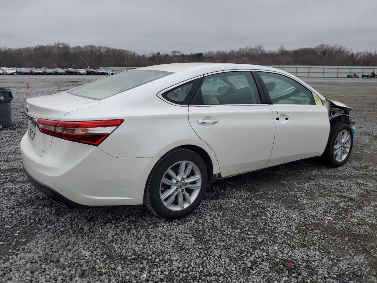 2014 Toyota Avalon - Image 3
