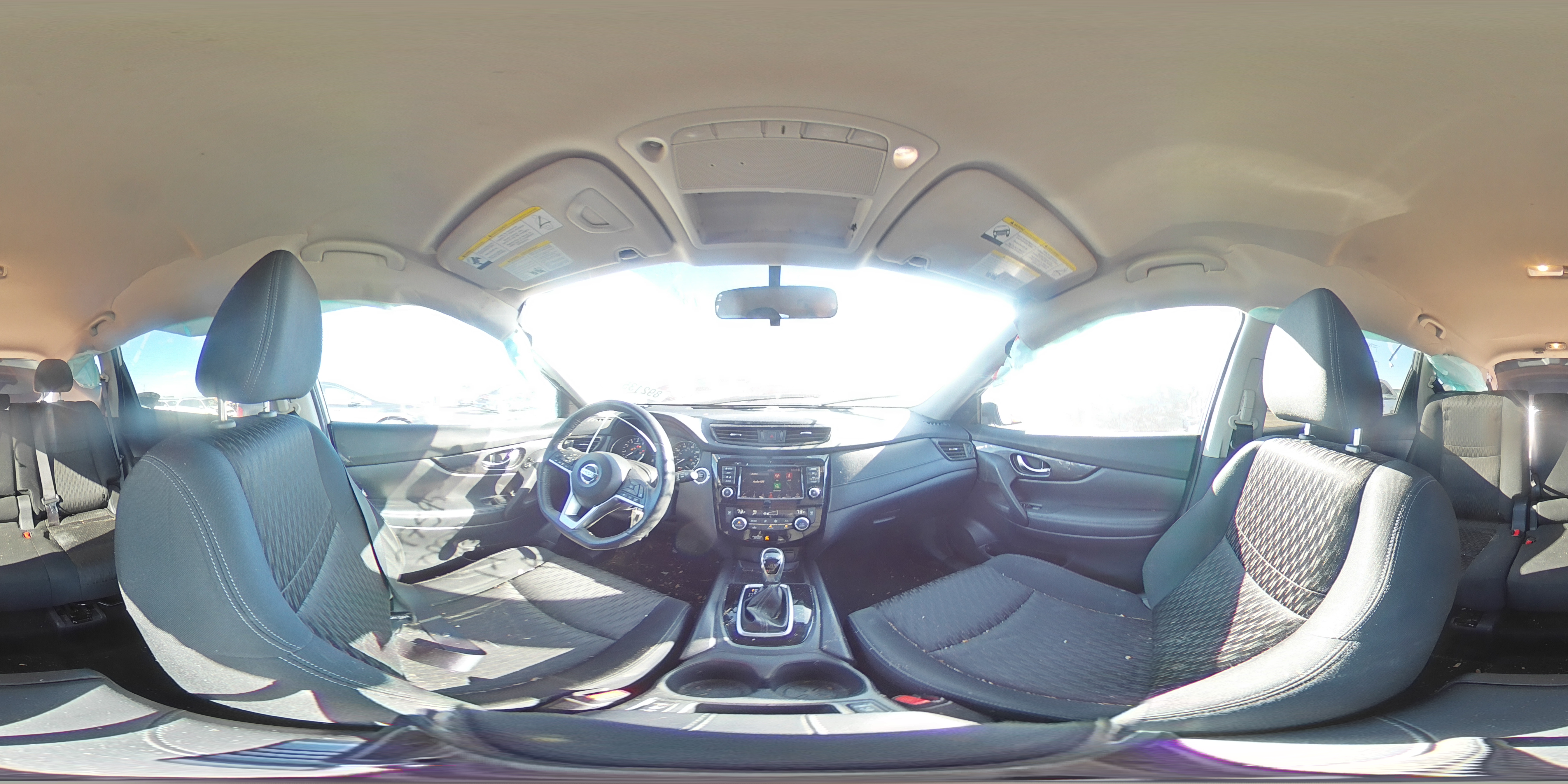 2018 Nissan Rogue - Image 12