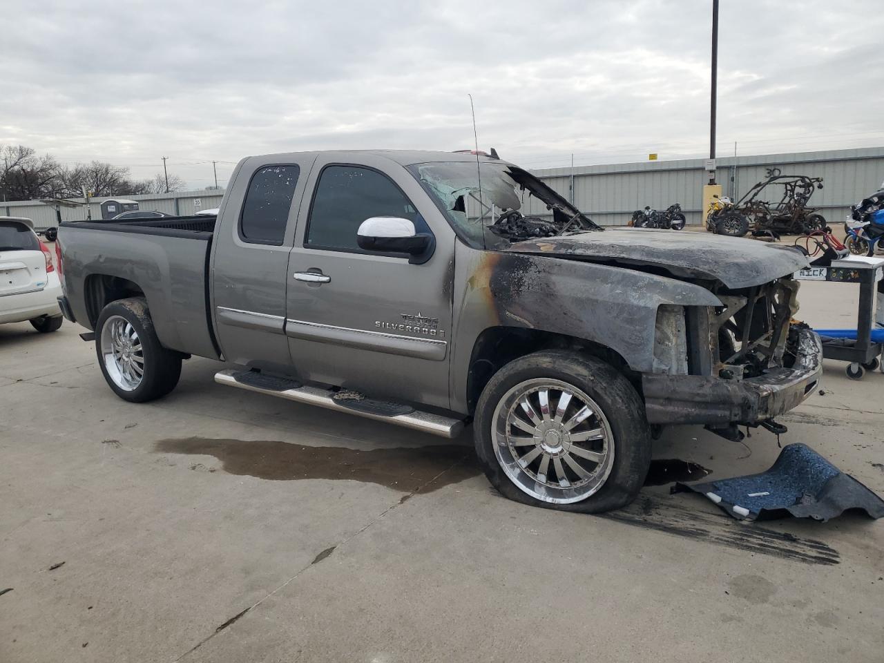 2009 Chevrolet Silverado - Image 4