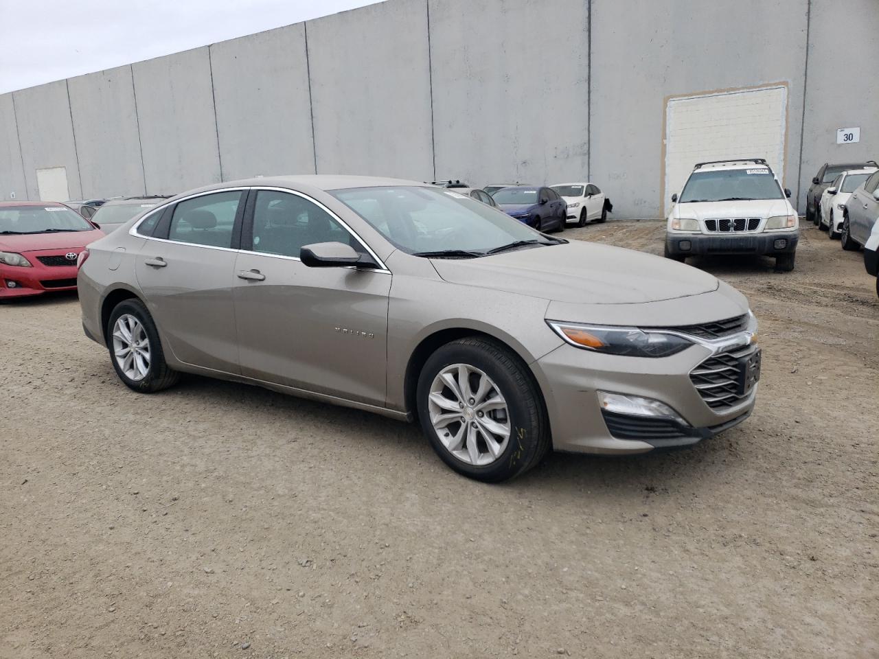2022 Chevrolet Malibu - Image 4
