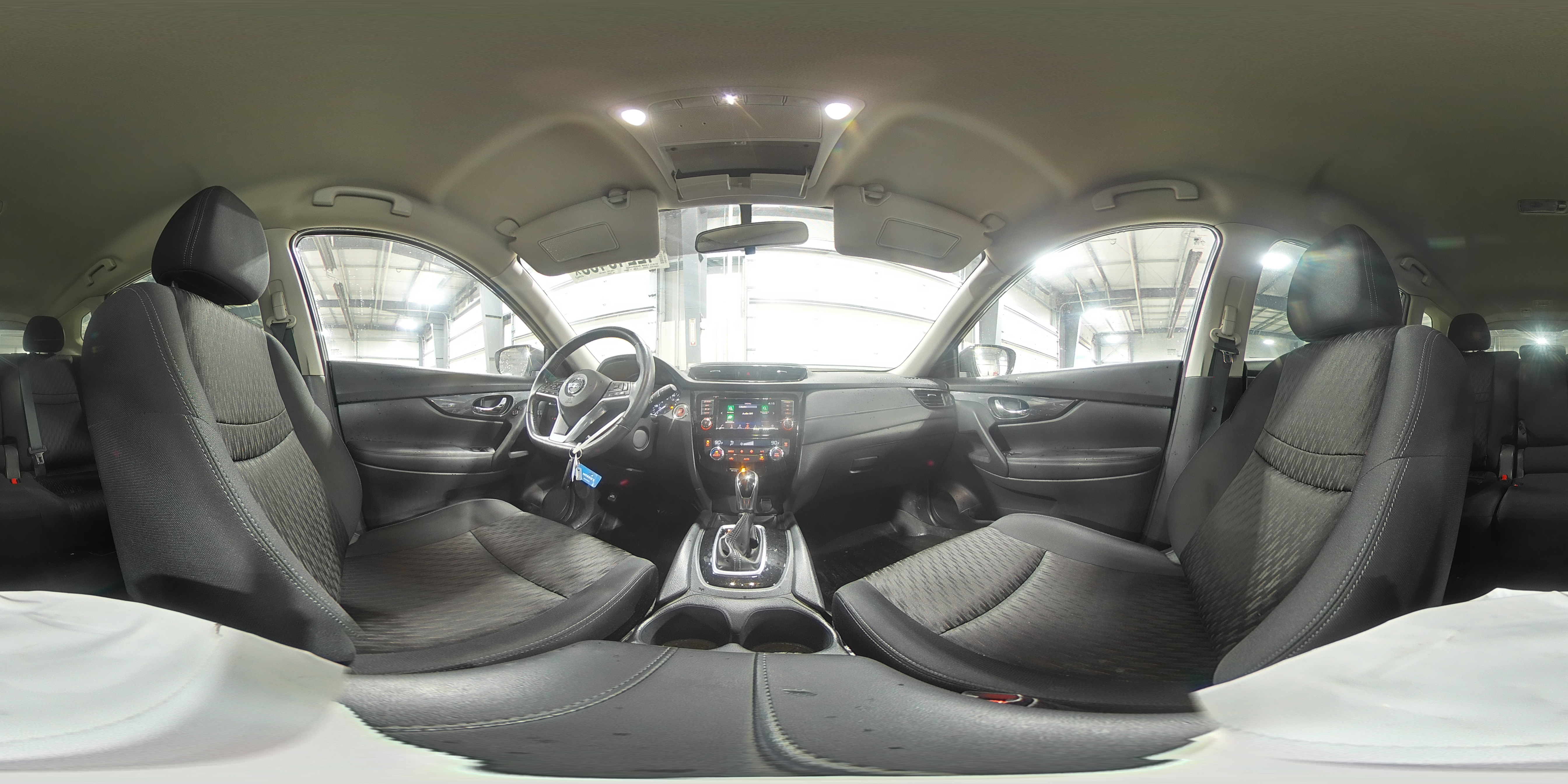 2018 Nissan Rogue - Image 16