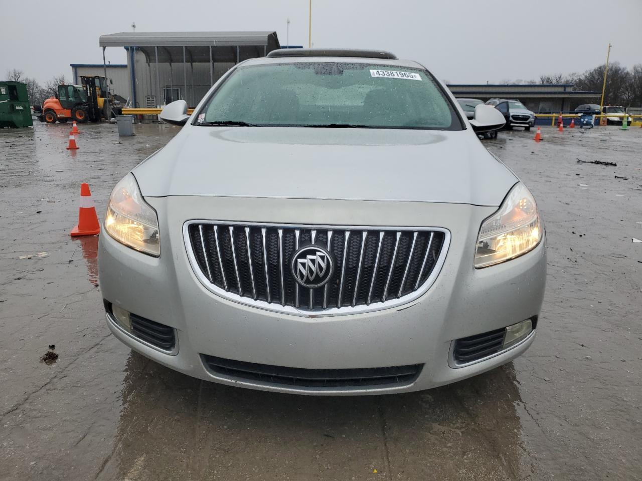 2011 Buick Regal - Image 5