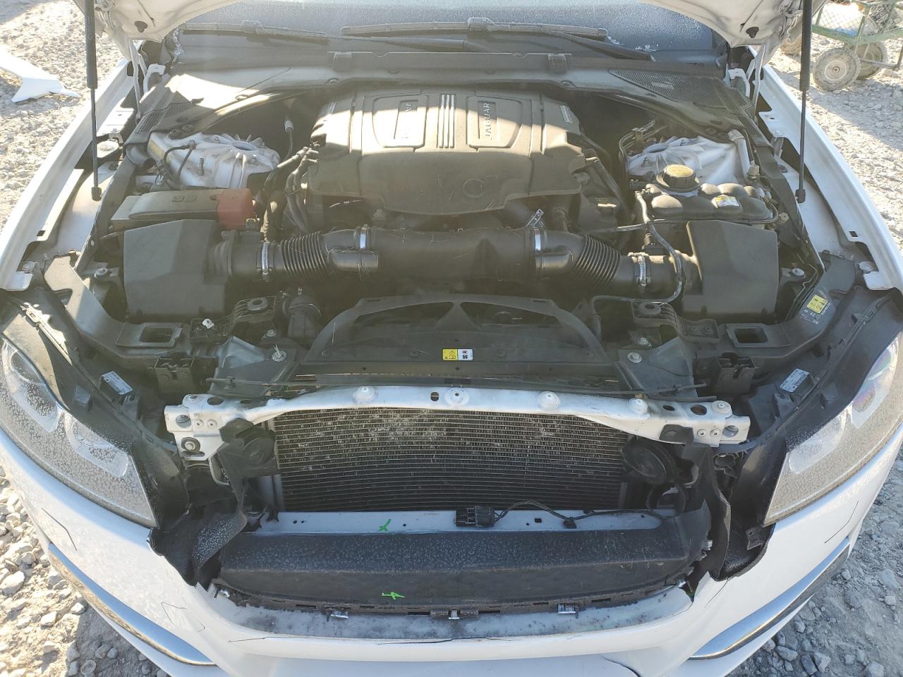 2016 Jaguar XF - Image 11