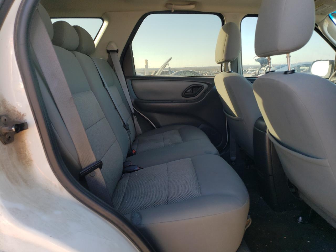 2007 Ford Escape - Image 11