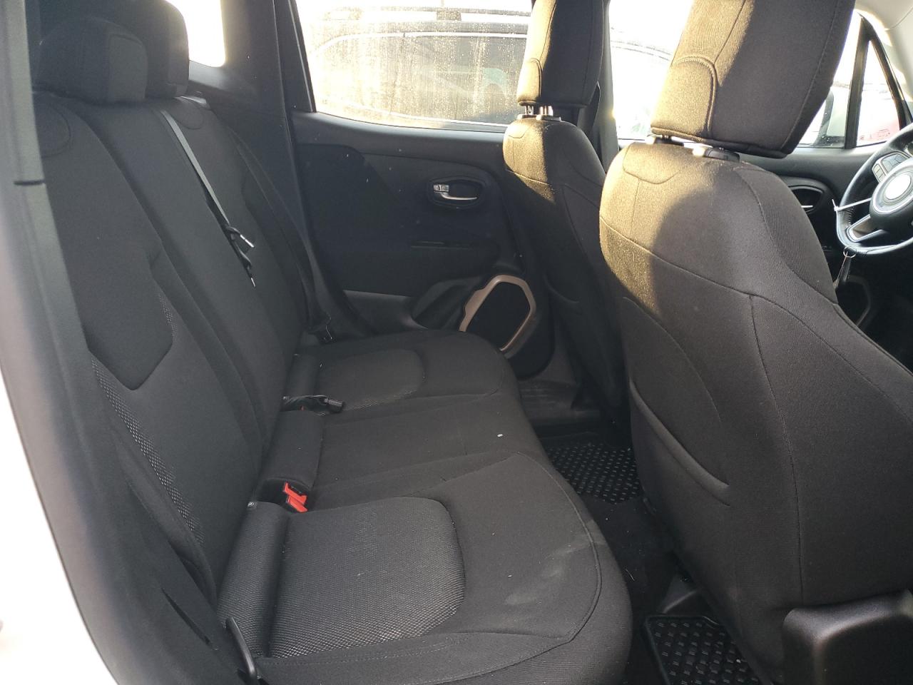 2016 Jeep Renegade - Image 11