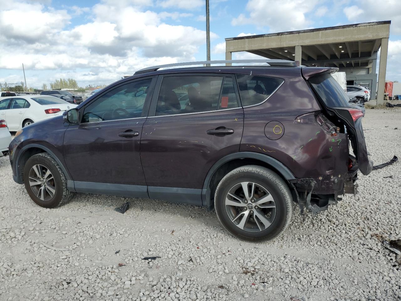 2T3WFREV9HW345214 2017 TOYOTA RAV 4 - Image 2