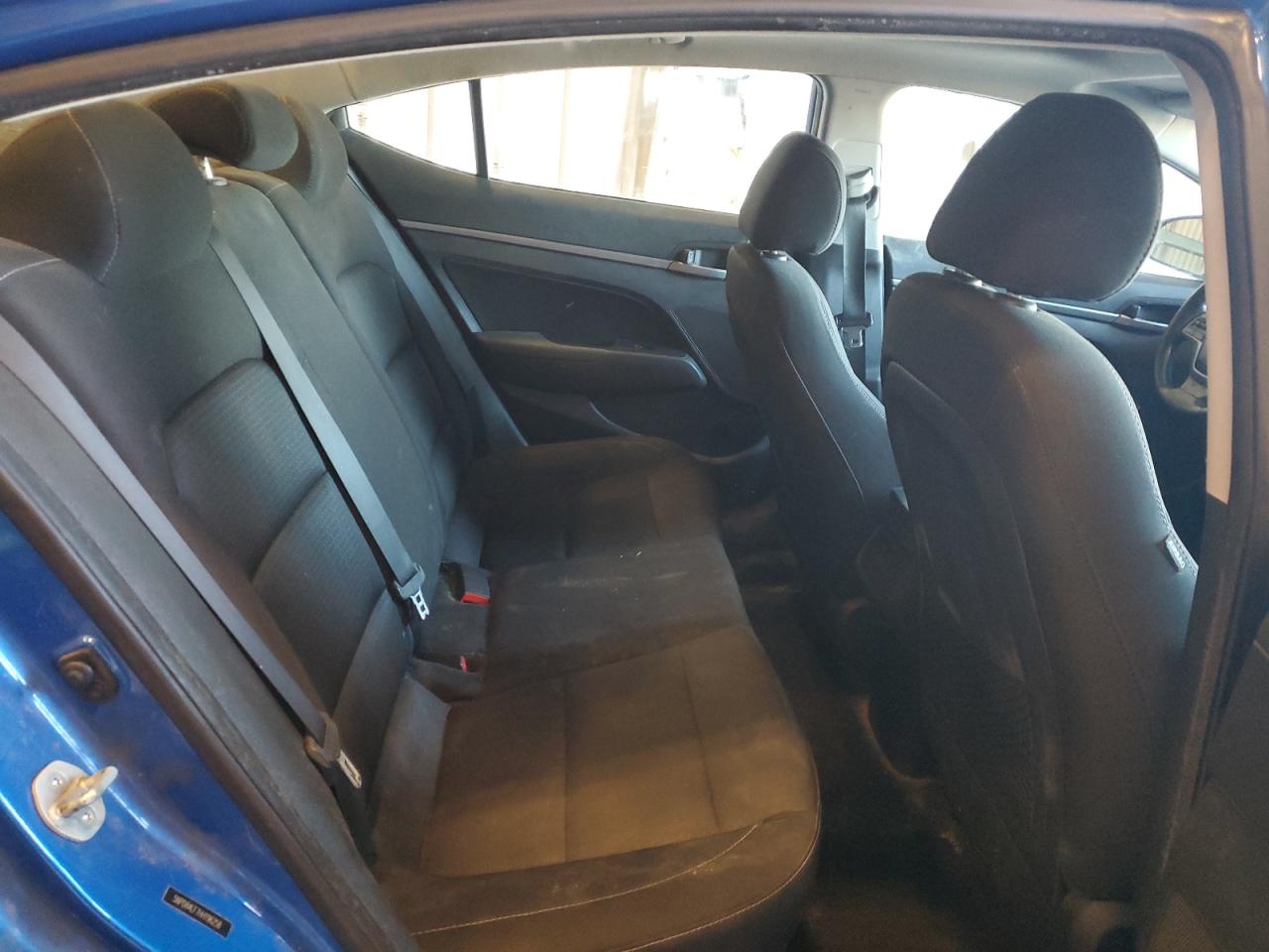 2017 Hyundai Elantra - Image 10