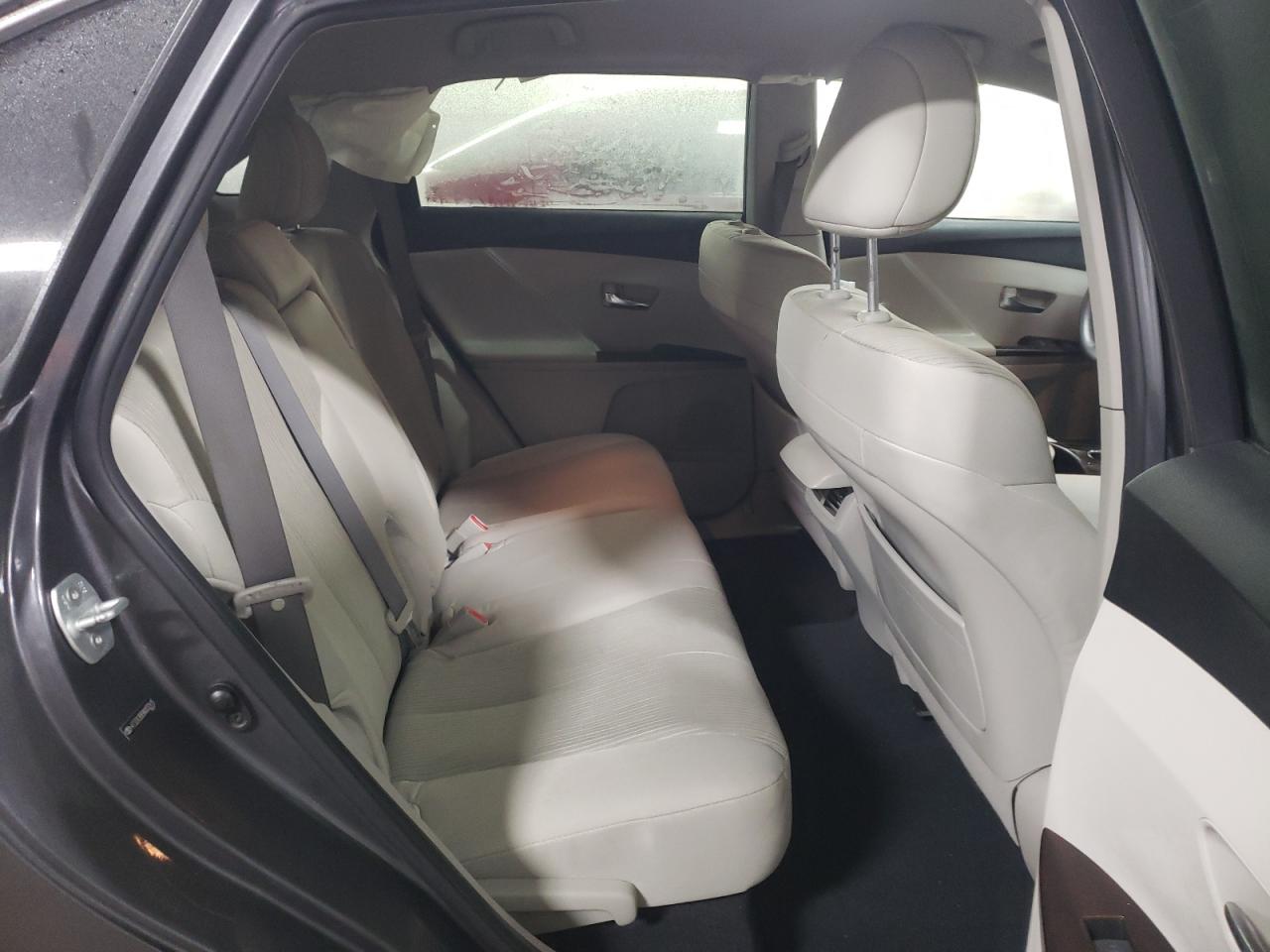 2010 Toyota Venza - Image 10