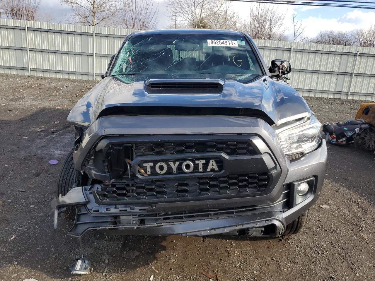 2017 Toyota Tacoma - Image 5