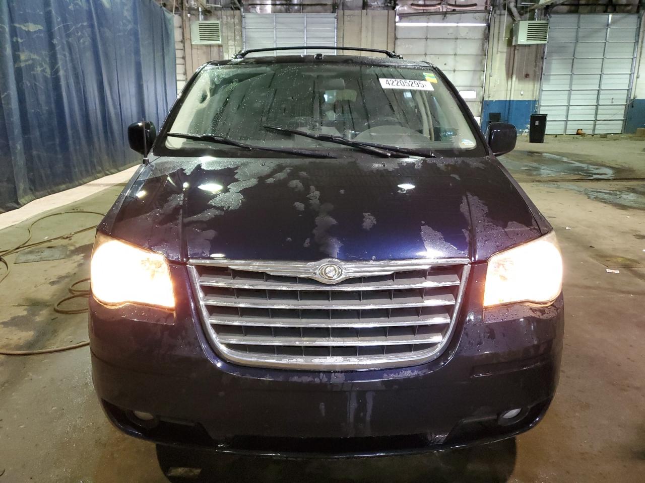 2010 Chrysler Town & Country - Image 5