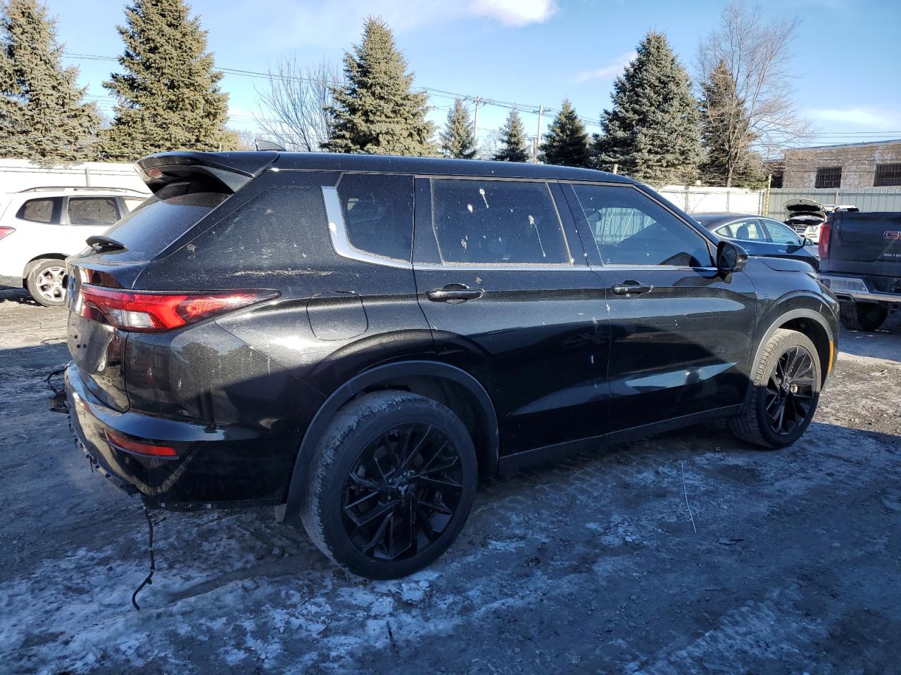 2024 Mitsubishi Outlander - Image 3