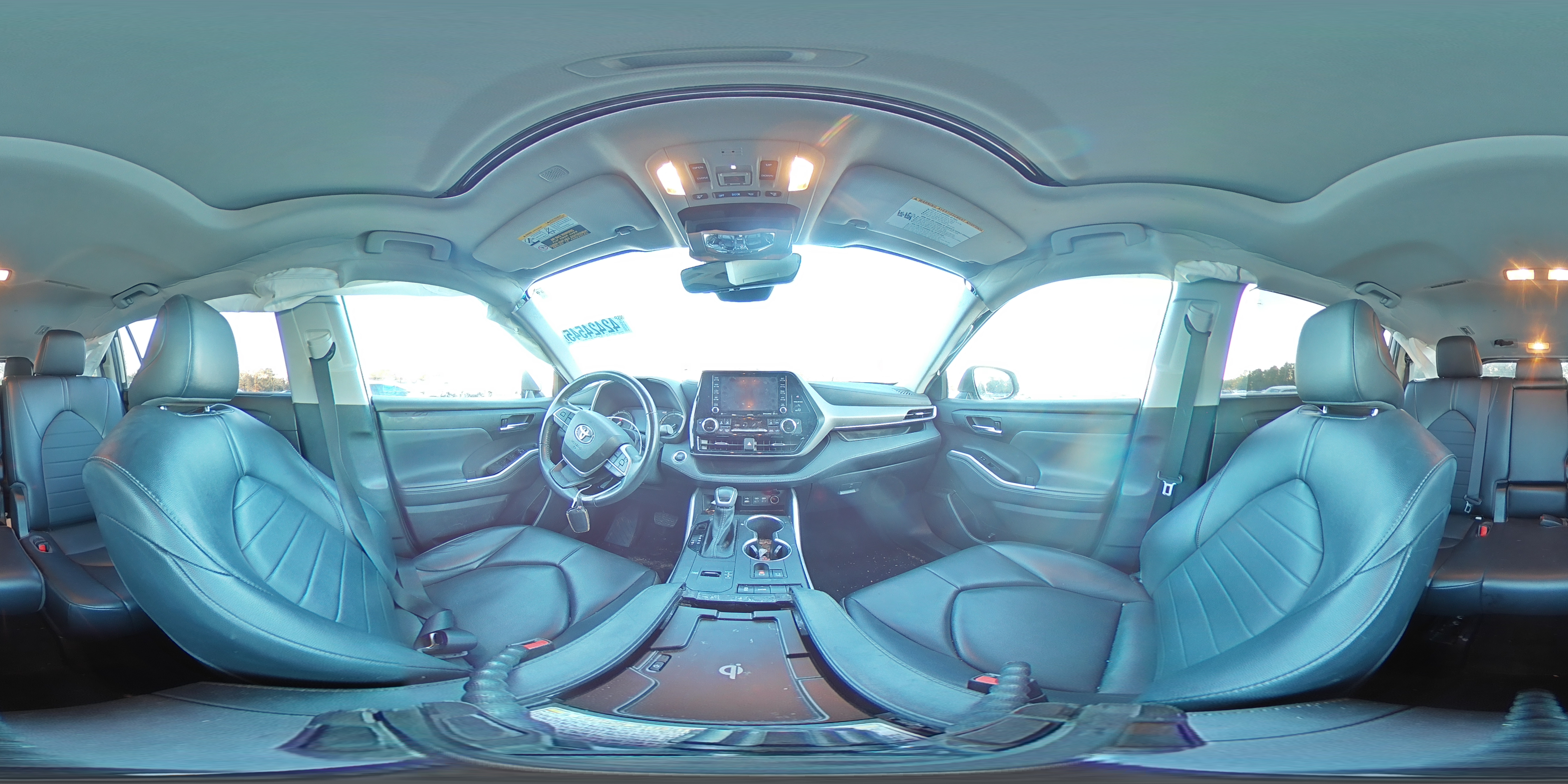 2022 Toyota Highlander - Image 13