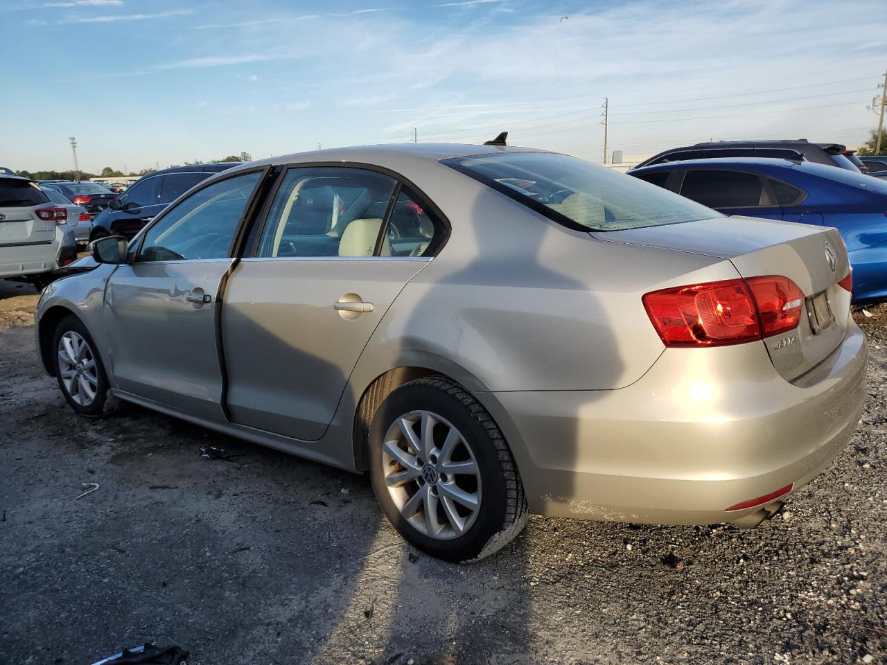 2014 Volkswagen Jetta - Image 2