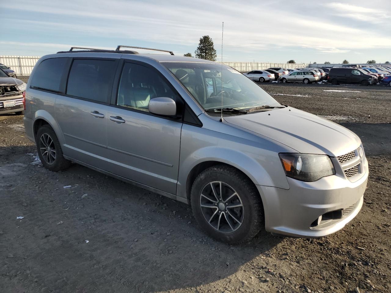 2017 Dodge Caravan - Image 4