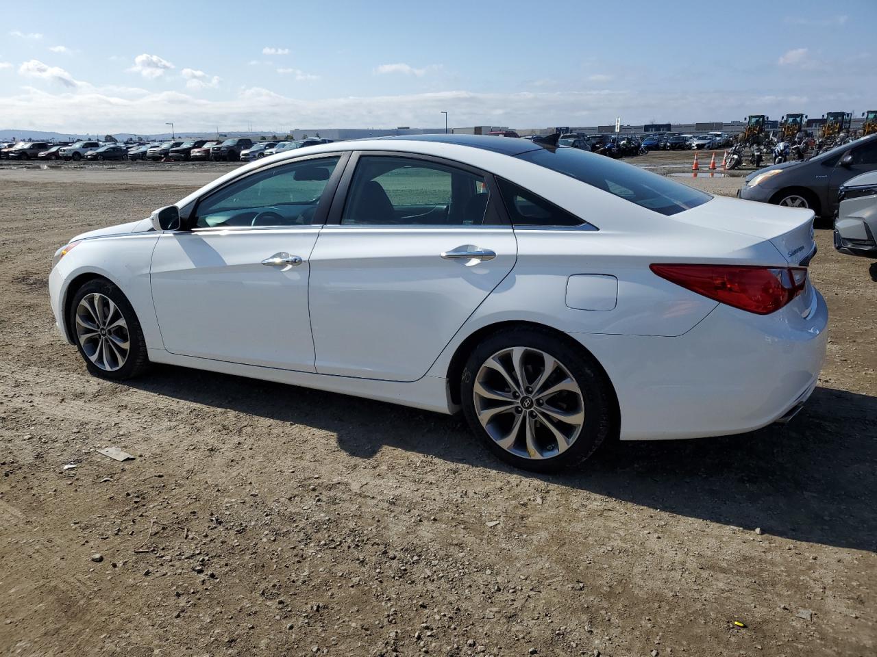 2013 Hyundai Sonata - Image 2