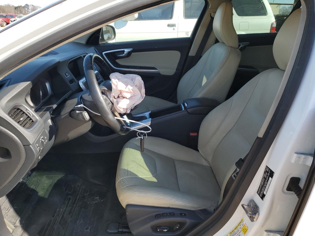 2017 Volvo V60 - Image 7