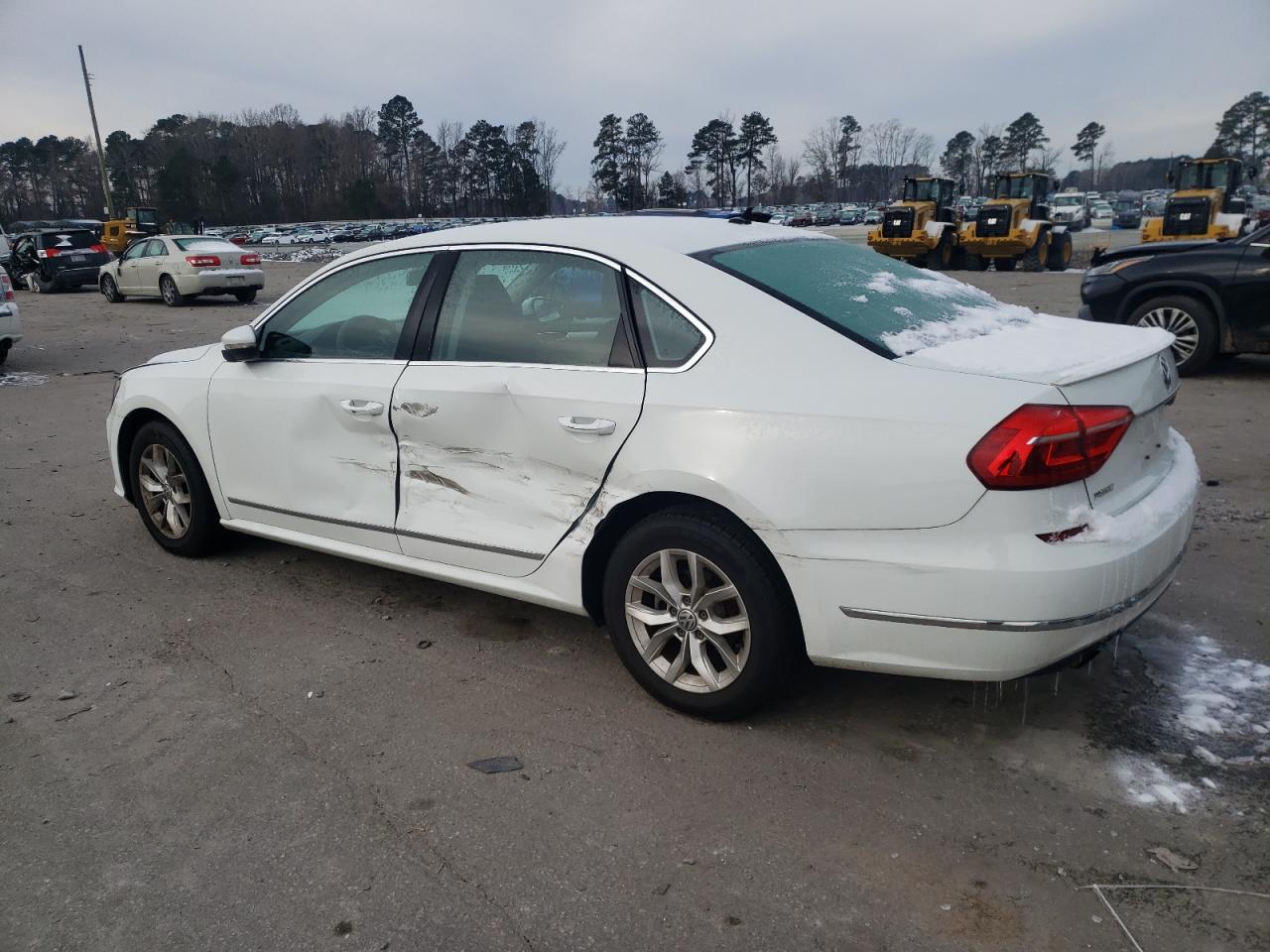 2016 Volkswagen Passat - Image 2