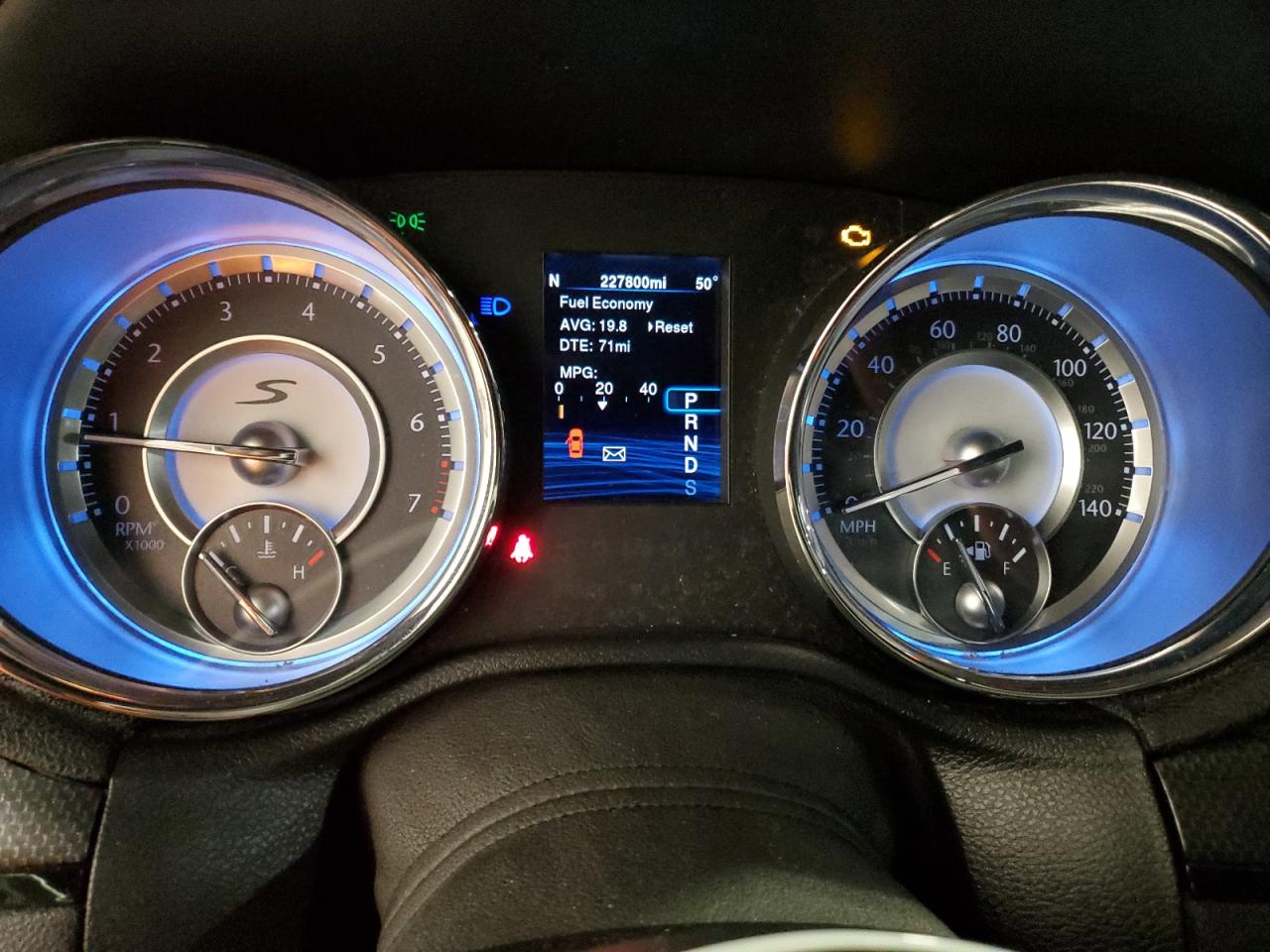2014 Chrysler 300 - Image 9