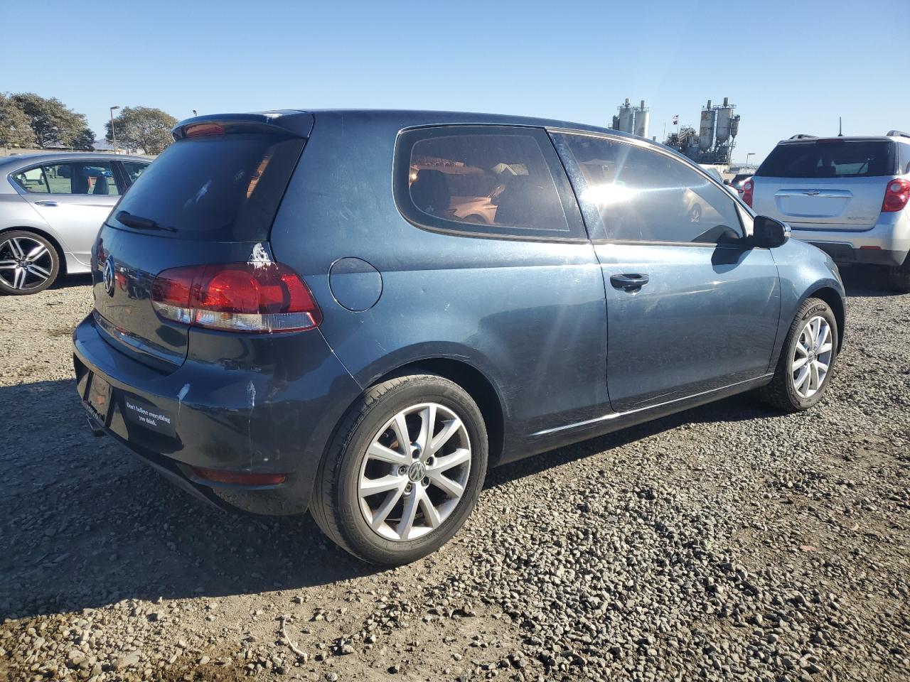 2010 Volkswagen Golf - Image 3