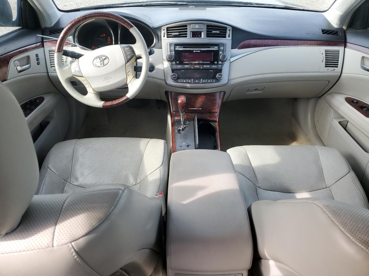 2011 Toyota Avalon - Image 8