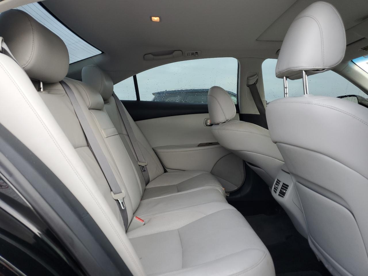 2012 Lexus ES - Image 10