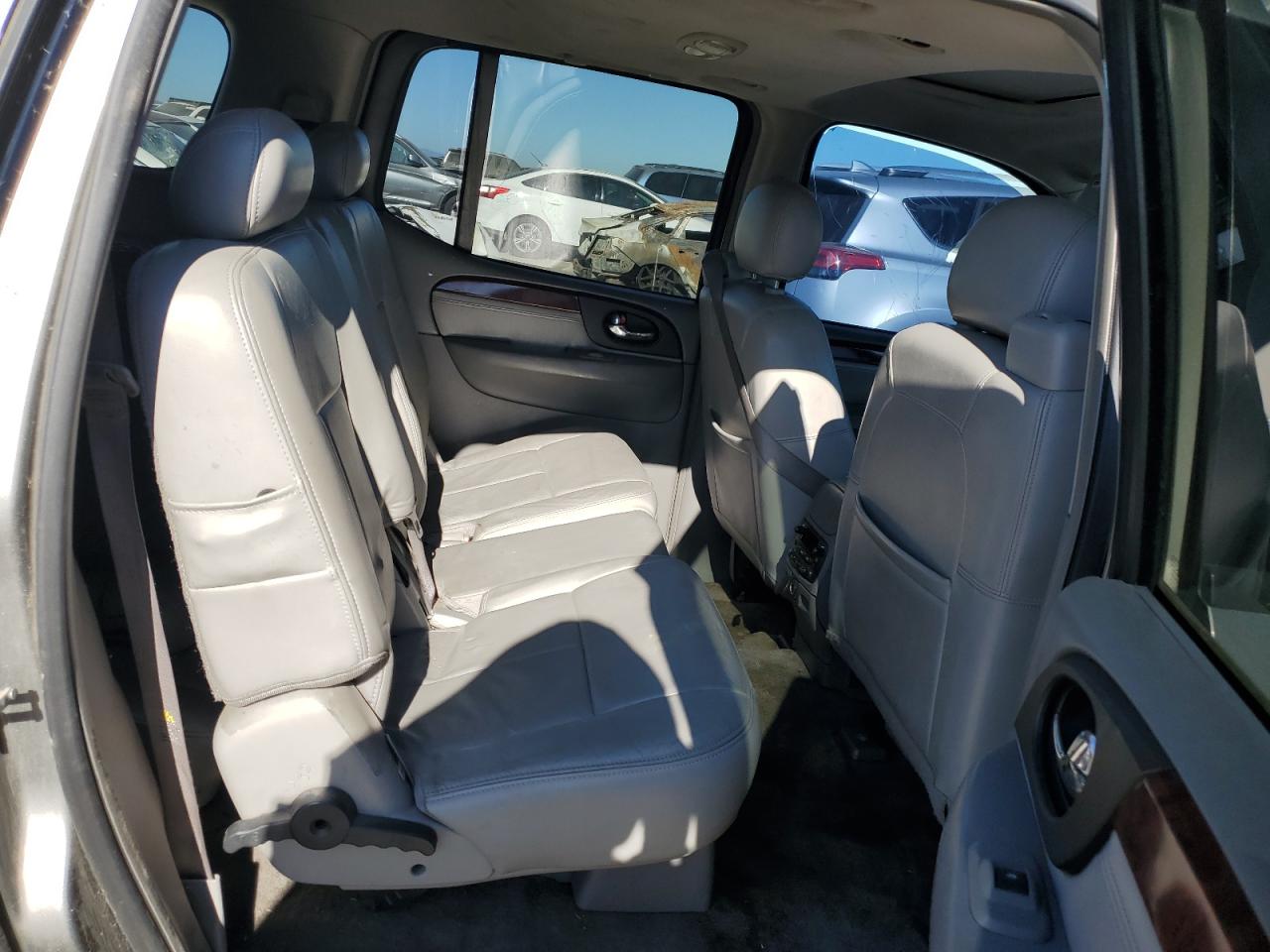 2006 GMC Envoy - Image 10