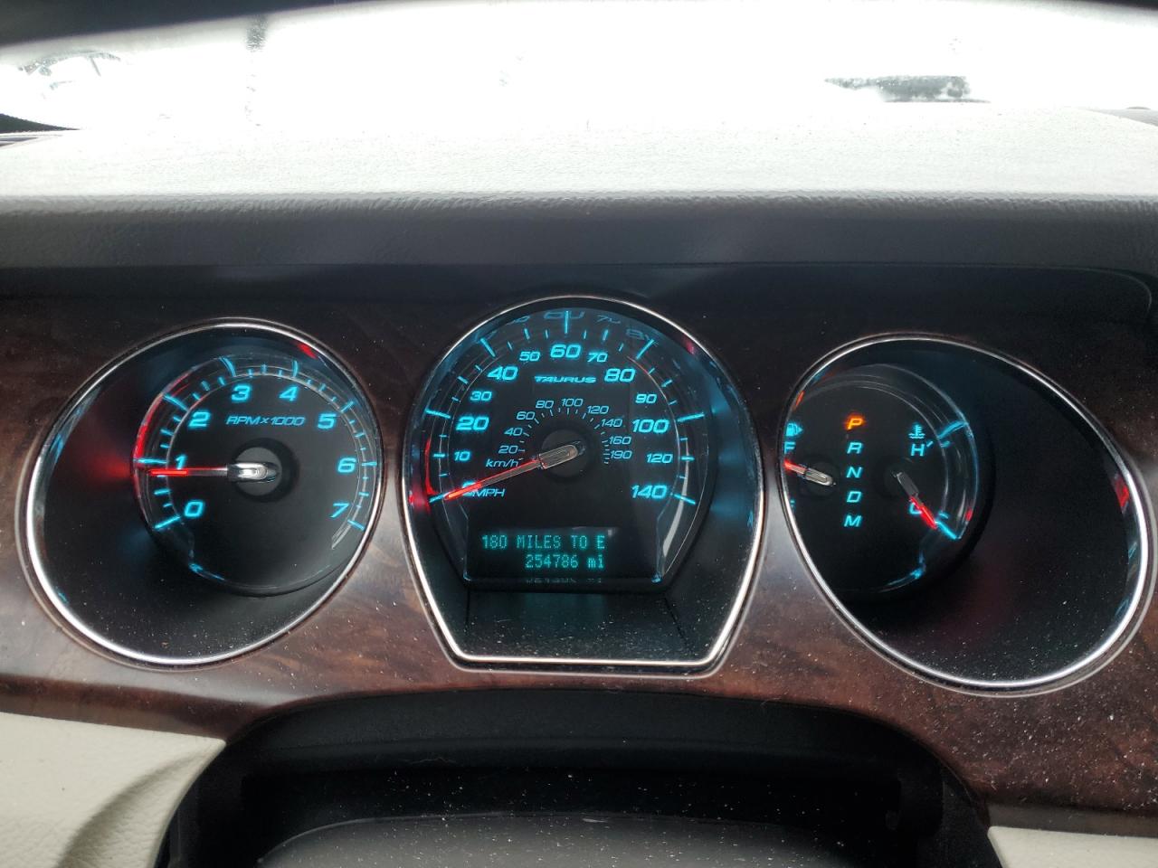 2010 Ford Taurus - Image 9