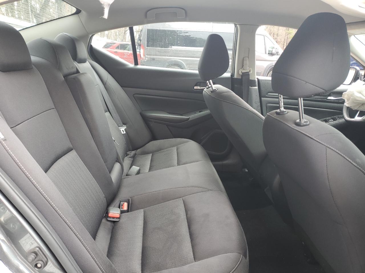 2021 Nissan Altima - Image 10