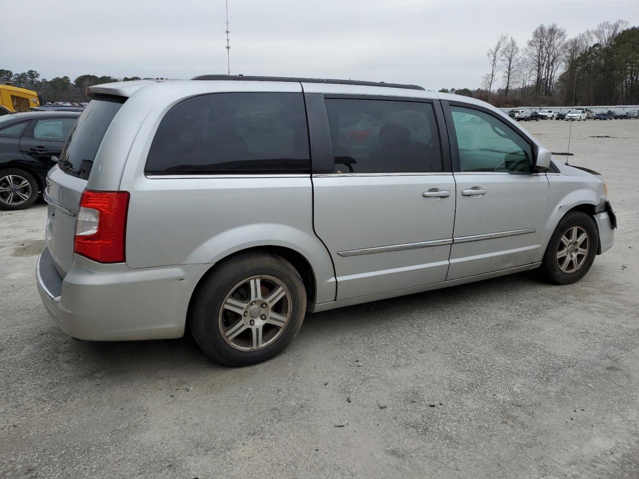 2012 Chrysler Town & Country - Image 3
