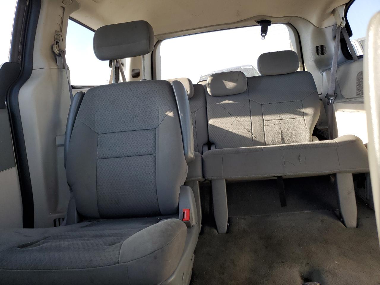 2010 Dodge Caravan - Image 10