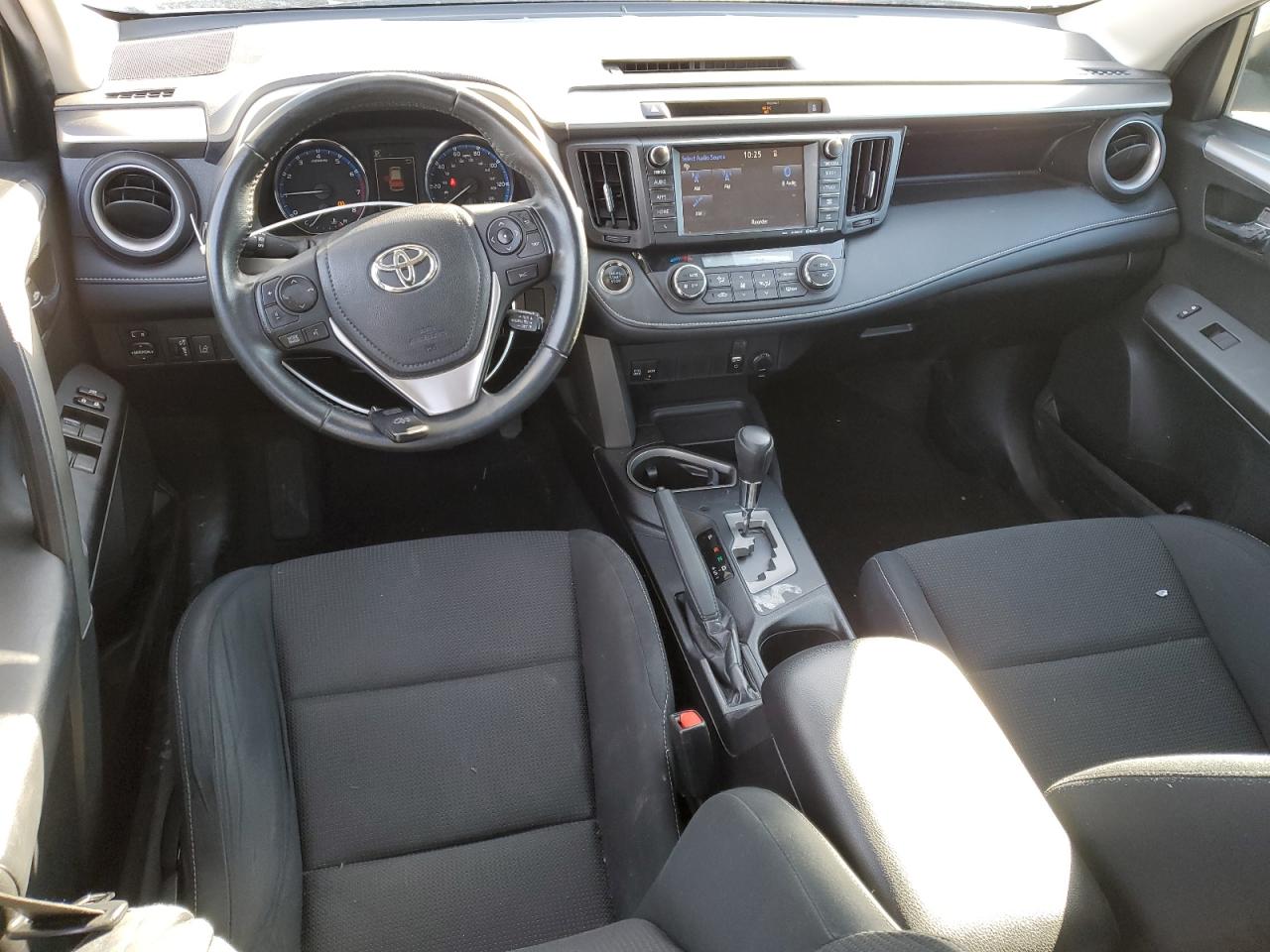 2016 Toyota RAV 4 - Image 8