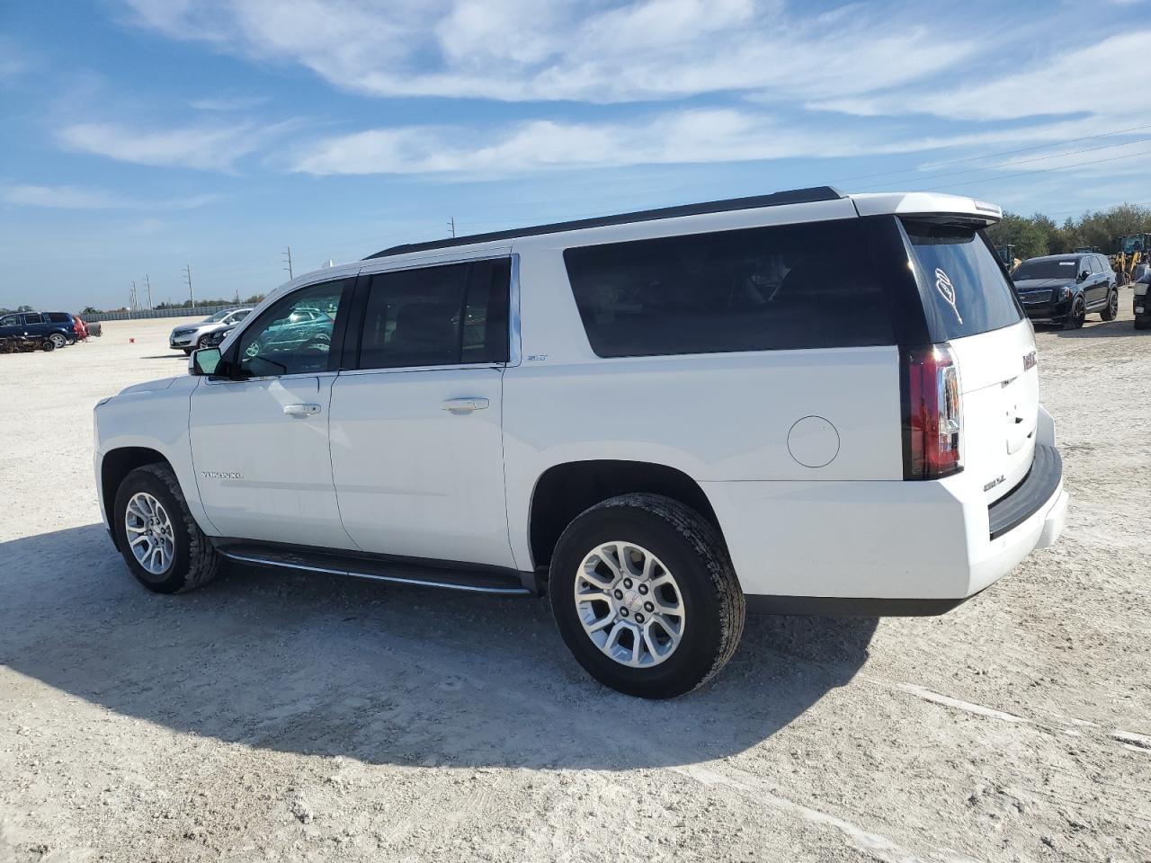 2016 GMC Yukon - Image 2