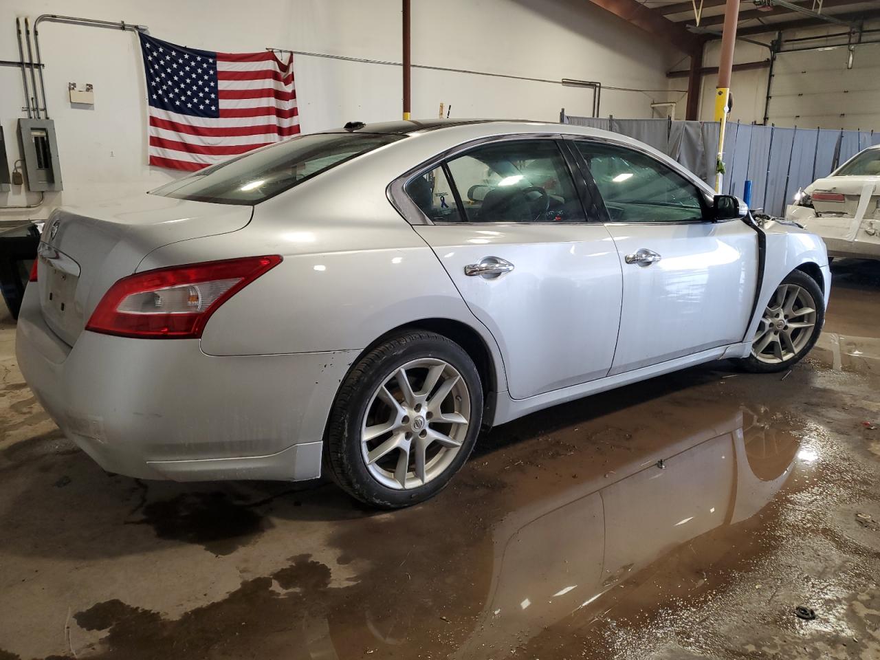 2010 Nissan Maxima - Image 3