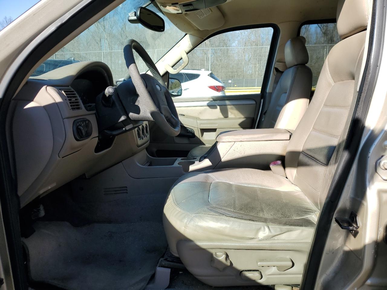 2004 Ford Explorer - Image 7