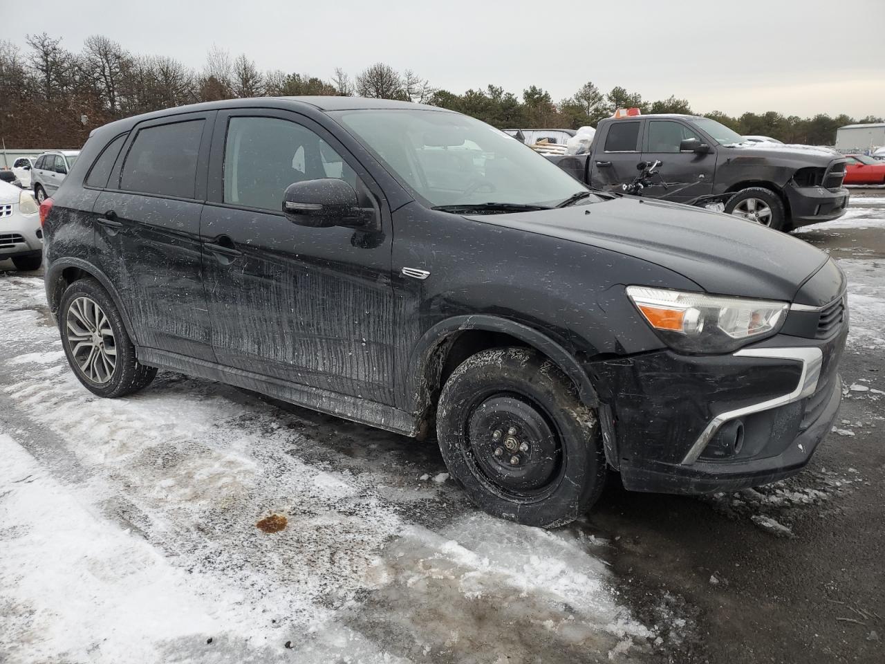 2016 Mitsubishi Outlander - Image 4
